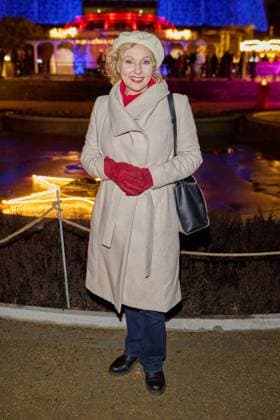 Dana Golombek - Eroeffnung des Christmas Garden Berlin 2025 im Botanischen Garten Berlin am 19.11.2025. Christmas Garden Berlin 2025