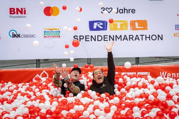 Pressetermin zum RTL Spendenmarathon in Köln, 19.11.2025. In der RTL-Zentrale in Köln-Deutz präsentieren Joey Kelly und Wolfram Kons die 24H GEBURTSTAGS-CHALLENGE zum 30. RTL-SPENDENMARATHON. Die 24-Stunden-Aktion mit 20 Firmenteams unterstützt die STIFTUNG RTL WIR HELFEN KINDERN E. V. und begleitet den Jubiläums-Spendenmarathon, der seit 1996 mehr als 306 Millionen Euro für Kinderhilfsprojekte gesammelt hat. Köln Deutz Nordrhein-Westfalen Deutschland Copyright: xBonn.digitalx