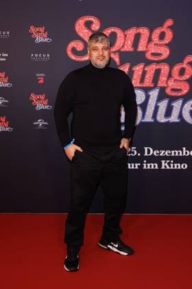Premiere - Song Sung Blue - Imad Mardnli bei der Europapremiere zu dem Kinofilm Song Sung Blue im Zoo Palast am 19.11.2025 in Berlin. Copyright: xEventpressxKochanx