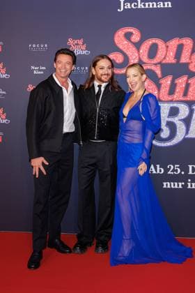 Premiere - Song Sung Blue - Hugh Jackman, Riccardo Simonetti und Kate Hudson bei der Europapremiere zu dem Kinofilm Song Sung Blue im Zoo Palast am 19.11.2025 in Berlin. Copyright: xEventpressxKochanx