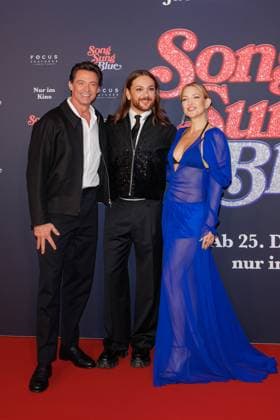 Premiere - Song Sung Blue - Hugh Jackman, Riccardo Simonetti und Kate Hudson bei der Europapremiere zu dem Kinofilm Song Sung Blue im Zoo Palast am 19.11.2025 in Berlin. Copyright: xEventpressxKochanx
