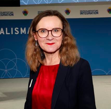 Sigrid Evelyn Nikutta bei der Verleihung des TALISMAN 2025 der Deutschlandstiftung Integration im Allianz Forum in Berlin.