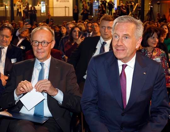 Schirmherr Bundeskanzler Friedrich Merz, Christian Wulff (Vors. Stiftungsrat der DSI) bei der Verleihung des TALISMAN 2025 der Deutschlandstiftung Integration im Allianz Forum in Berlin.