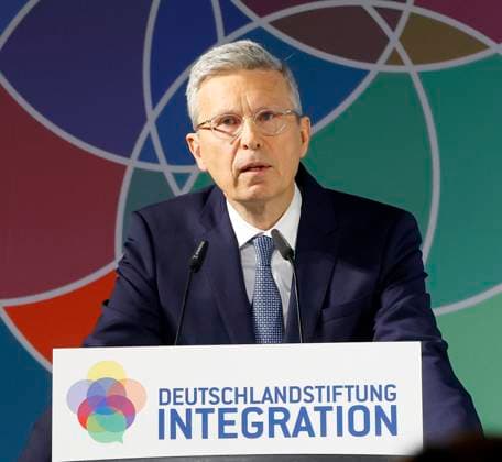 Dr. Thomas Gauly (Gesellschafter DSI) bei der Verleihung des TALISMAN 2025 der Deutschlandstiftung Integration im Allianz Forum in Berlin.