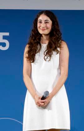 Anahita Sattarian bei der Verleihung des TALISMAN 2025 der Deutschlandstiftung Integration im Allianz Forum in Berlin.