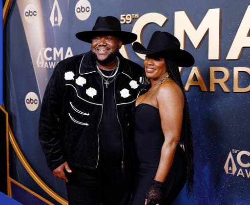(L-R) Michael Trotter Jr. and Tanya Trotter arrive on the red carpet for the 59th CMA Awards in Nashville, Tennessee, on Wednesday, November 19, 2025.  NAS20251119189 JOHNxANGELILLO