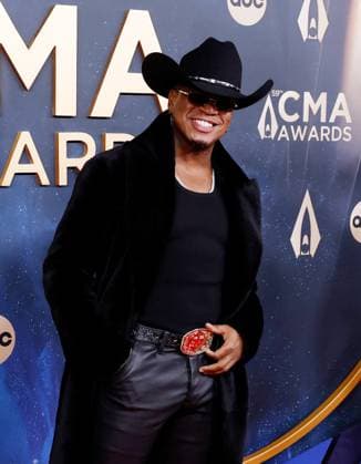 Ne-Yo arrives on the red carpet for the 59th CMA Awards in Nashville, Tennessee, on Wednesday, November 19, 2025.  NAS20251119204 JOHNxANGELILLO