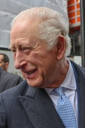 King Charles visits Fortnum & Mason in London, UK - 19 Nov 2025 King Charles III seen outside Fortnum & Mason after marking the second anniversary of the Coronation Food Project and holding talks with chief executives and senior leaders from Alliance Food Sourcing. London United Kingdom Copyright: xDinendraxHariax xSOPAxImagesx 1911_King_Charles_DH_020