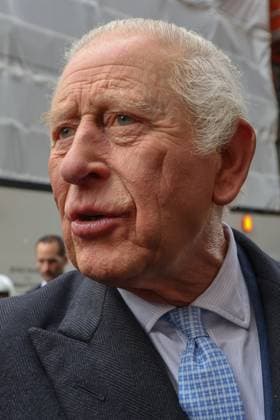King Charles visits Fortnum & Mason in London, UK - 19 Nov 2025 King Charles III seen outside Fortnum & Mason after marking the second anniversary of the Coronation Food Project and holding talks with chief executives and senior leaders from Alliance Food Sourcing. London United Kingdom Copyright: xDinendraxHariax xSOPAxImagesx 1911_King_Charles_DH_010