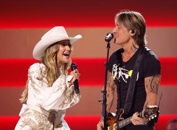 (L-R) Lainey Wilson and Keith Urban perform onstage during the 59th CMA Awards at the Bridgestone Arena in Nashville, Tennessee, on Wednesday, November 19, 2025.  NAS20251119283 JOHNxANGELILLO
