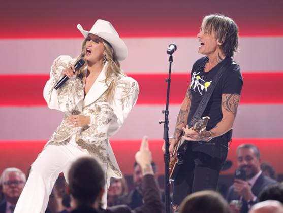 (L-R) Lainey Wilson and Keith Urban perform onstage during the 59th CMA Awards at the Bridgestone Arena in Nashville, Tennessee, on Wednesday, November 19, 2025.  NAS20251119284 JOHNxANGELILLO