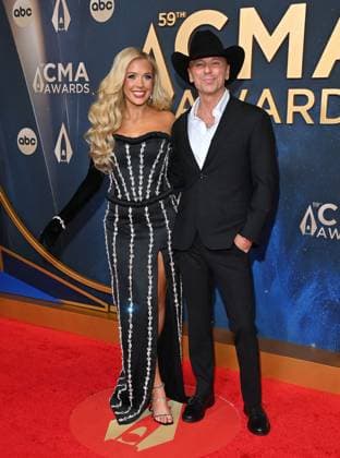 59th Annual CMA Awards - Arrivals Megan Moroney and Kenny Chesney arriving at the 59th Annual Country Music Association Awards held at the Bridgestone Arena on November 19, 2025 in Nashville, TN. Nashville Bridgestone Arena Tennessee USA Copyright: xOConnor-Arroyo AFF-USA.comx