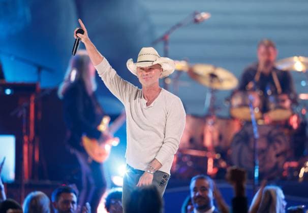 Kenny Chesney performs onstage during the 59th CMA Awards at the Bridgestone Arena in Nashville, Tennessee, on Wednesday, November 19, 2025.  NAS20251119321 JOHNxANGELILLO