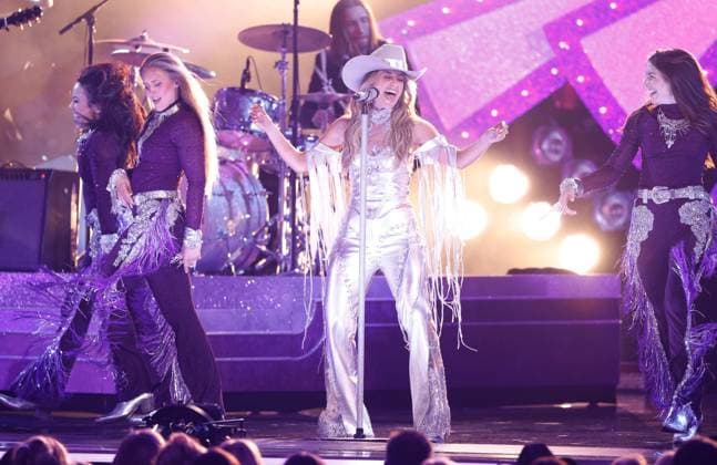 Lainey Wilson performs onstage during the 59th CMA Awards at the Bridgestone Arena in Nashville, Tennessee, on Wednesday, November 19, 2025.  NAS20251119333 JOHNxANGELILLO