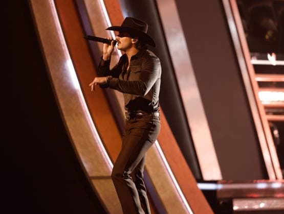 Tucker Wetmore performs onstage during the 59th CMA Awards at the Bridgestone Arena in Nashville, Tennessee, on Wednesday, November 19, 2025.  NAS20251119346 JOHNxANGELILLO