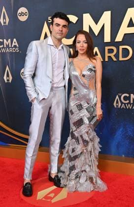 59th Annual CMA Awards - Arrivals Jake Etheridge and MacKenzie Porter arriving at the 59th Annual Country Music Association Awards held at the Bridgestone Arena on November 19, 2025 in Nashville, TN. Nashville Bridgestone Arena Tennessee USA Copyright: xOConnor-Arroyo AFF-USA.comx