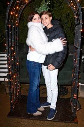 Leni Summer mit Freund bei der Eröffnung des Christmas Garden 2025 im Botanischen Garten Berlin. Berlin, 19.11.2025 Foto:xN.xKubelkax xFuturexImagex christmas_garden_5116