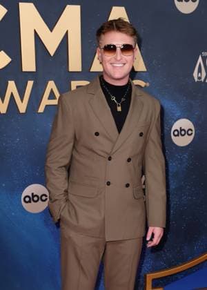 59th Annual CMA Awards - Arrivals Graham Barham arriving at the 59th Annual Country Music Association Awards held at the Bridgestone Arena on November 19, 2025 in Nashville, TN. Nashville Bridgestone Arena Tennessee USA Copyright: xCurtisxHilbunx xAFF-USA.COMx
