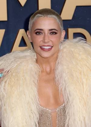 59th Annual CMA Awards - Arrivals Cece arriving at the 59th Annual Country Music Association Awards held at the Bridgestone Arena on November 19, 2025 in Nashville, TN. Nashville Bridgestone Arena Tennessee USA Copyright: xCurtisxHilbunx xAFF-USA.COMx