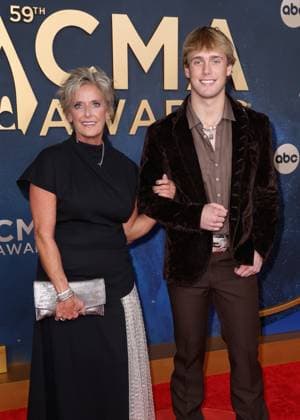59th Annual CMA Awards - Arrivals Hudson Westbrook arriving at the 59th Annual Country Music Association Awards held at the Bridgestone Arena on November 19, 2025 in Nashville, TN. Nashville Bridgestone Arena Tennessee USA Copyright: xCurtisxHilbunx xAFF-USA.COMx