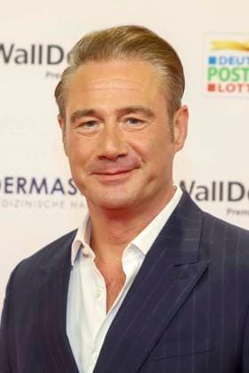 abb- Saenger Sasha zu Gast auf dem roten Teppich bei der verleihung der Goldenen Bild der Frau 2025 im Theater im Hafen am 19.11.2025 in Hamburg Hamburg Deutschland