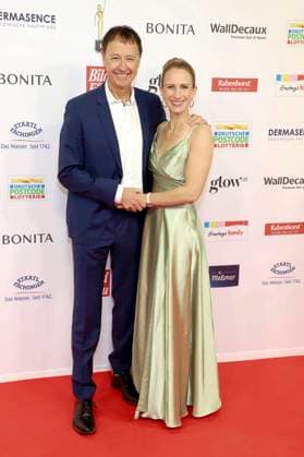 abb- Frederik Braun, Johanna Braun zu Gast auf dem roten Teppich bei der verleihung der Goldenen Bild der Frau 2025 im Theater im Hafen am 19.11.2025 in Hamburg Hamburg Deutschland