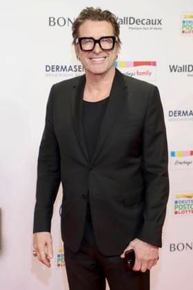abb- Bruno Eyron Schauspieler zu Gast auf dem roten Teppich bei der verleihung der Goldenen Bild der Frau 2025 im Theater im Hafen am 19.11.2025 in Hamburg Hamburg Deutschland