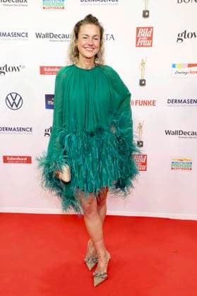 abb- Rhea Harder-Vennewald Schauspielerin gruenes Kleid zu Gast auf dem roten Teppich bei der verleihung der Goldenen Bild der Frau 2025 im Theater im Hafen am 19.11.2025 in Hamburg Hamburg Deutschland