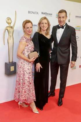 abb- Julia Becker, Karin Prien, Kai Pflaume zu Gast auf dem roten Teppich bei der verleihung der Goldenen Bild der Frau 2025 im Theater im Hafen am 19.11.2025 in Hamburg Hamburg Deutschland