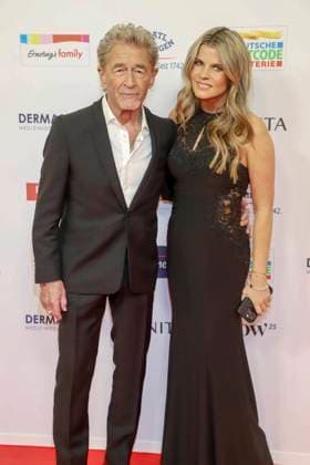 abb- Peter Maffay mit Frau Hendrikje Balsmeyer zu Gast auf dem roten Teppich bei der verleihung der Goldenen Bild der Frau 2025 im Theater im Hafen am 19.11.2025 in Hamburg Hamburg Deutschland