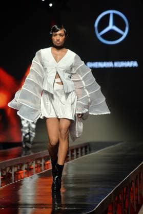 (251120) -- COLOMBO, Nov. 20, 2025 -- A model presents a creation during the Mercedes-Benz Fashion Week in Colombo, Sri Lanka, Nov. 19, 2025. (Photo by Xinhua) SRI LANKA-COLOMBO-FASHION SHOW GayanxSameera 