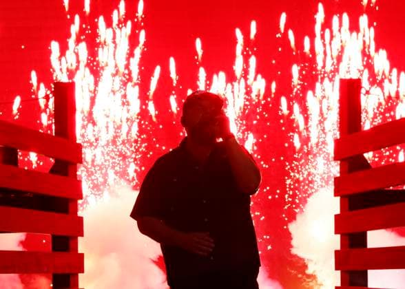 Luke Combs performs at the 59th CMA Awards at the Bridgestone Arena in Nashville, Tennessee, on Wednesday, November 19, 2025.  NAS202511192010 JOHNxANGELILLO