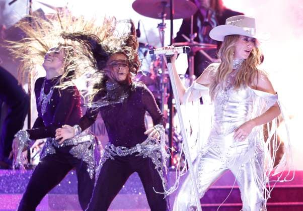 Lainey Wilson performs at the 59th CMA Awards at the Bridgestone Arena in Nashville, Tennessee, on Wednesday, November 19, 2025.  NAS202511192021 JOHNxANGELILLO