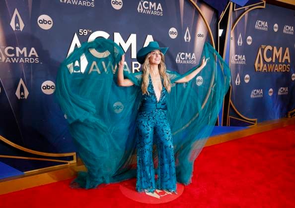 Lainey Wilson arrives on the red carpet at the 59th CMA Awards in Nashville, Tennessee, on Wednesday, November 19, 2025.  NAS202511192033 JOHNxANGELILLO