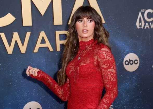 59th Annual CMA Awards - Arrivals Ella Langley arriving at the 59th Annual Country Music Association Awards held at the Bridgestone Arena on November 19, 2025 in Nashville, TN. Nashville Bridgestone Arena Tennessee USA Copyright: xCurtisxHilbunx xAFF-USA.COMx