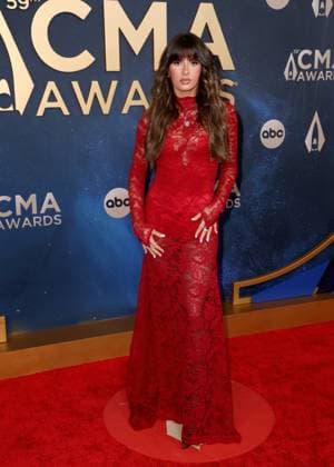 59th Annual CMA Awards - Arrivals Ella Langley arriving at the 59th Annual Country Music Association Awards held at the Bridgestone Arena on November 19, 2025 in Nashville, TN. Nashville Bridgestone Arena Tennessee USA Copyright: xCurtisxHilbunx xAFF-USA.COMx