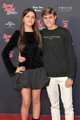 Leni Summer mit Freund bei der Europapremiere des Kinofilms Song Sung Blue im Zoo Palast. Berlin, 19.11.2025