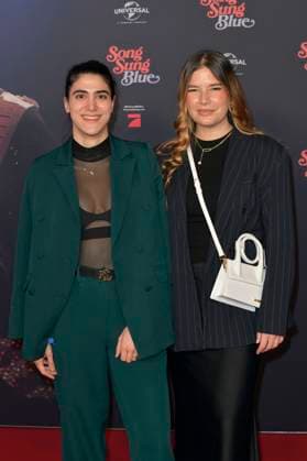 Melissa Bellissima mit Gast bei der Europapremiere des Kinofilms Song Sung Blue im Zoo Palast. Berlin, 19.11.2025