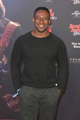 Jerry Kwarteng bei der Europapremiere des Kinofilms Song Sung Blue im Zoo Palast. Berlin, 19.11.2025