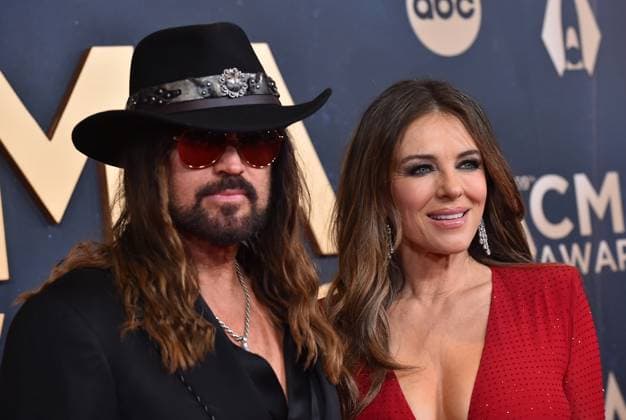59th Annual CMA Awards - Arrivals Billy Ray Cyrus and Elizabeth Hurley arriving at the 59th Annual Country Music Association Awards held at the Bridgestone Arena on November 19, 2025 in Nashville, TN. Nashville Bridgestone Arena Tennessee USA Copyright: xOConnor-Arroyo AFF-USA.comx