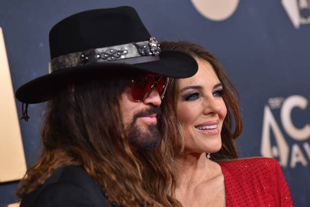 59th Annual CMA Awards - Arrivals Billy Ray Cyrus and Elizabeth Hurley arriving at the 59th Annual Country Music Association Awards held at the Bridgestone Arena on November 19, 2025 in Nashville, TN. Nashville Bridgestone Arena Tennessee USA Copyright: xOConnor-Arroyo AFF-USA.comx