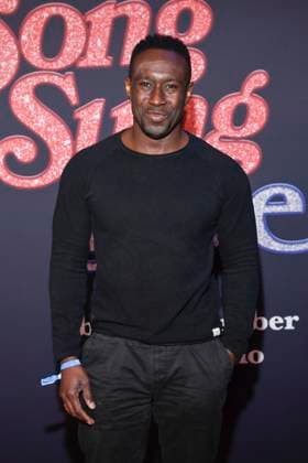 abb- Jerry Kwarteng zu Gast auf dem roten Teppich bei der Europapremiere des Kino Films Song Sung Blue im Zoo Palast Berlin am 19.11.2025 in Berlin Berlin Deutschland