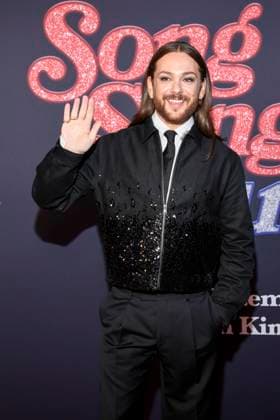 abb- Riccardo Simonetti zu Gast auf dem roten Teppich bei der Europapremiere des Kino Films Song Sung Blue im Zoo Palast Berlin am 19.11.2025 in Berlin Berlin Deutschland