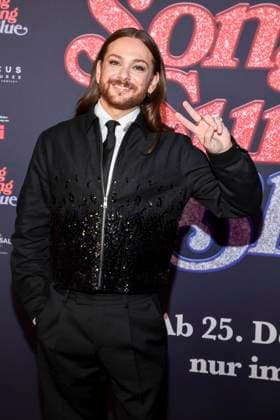 abb- Riccardo Simonetti zu Gast auf dem roten Teppich bei der Europapremiere des Kino Films Song Sung Blue im Zoo Palast Berlin am 19.11.2025 in Berlin Berlin Deutschland