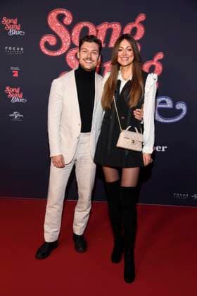 abb- Lion Wasczyk und Lisa Rosa Braeutigam zu Gast auf dem roten Teppich bei der Europapremiere des Kino Films Song Sung Blue im Zoo Palast Berlin am 19.11.2025 in Berlin Berlin Deutschland