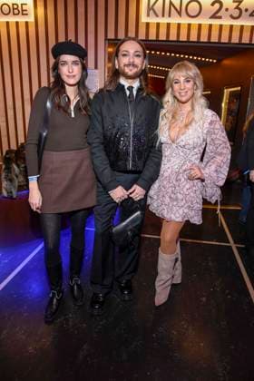 abb- Marie Nasemann, Riccardo Simonetti und Annemarie Eilfeld zu Gast auf dem roten Teppich bei der Europapremiere des Kino Films Song Sung Blue im Zoo Palast Berlin am 19.11.2025 in Berlin Berlin Deutschland