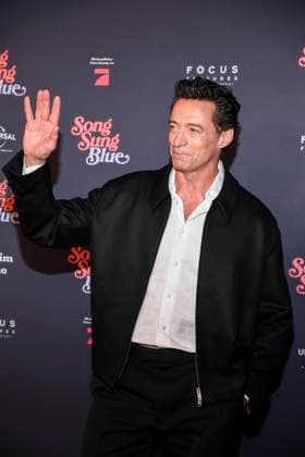 abb- Hugh Jackman zu Gast auf dem roten Teppich bei der Europapremiere des Kino Films Song Sung Blue im Zoo Palast Berlin am 19.11.2025 in Berlin Berlin Deutschland
