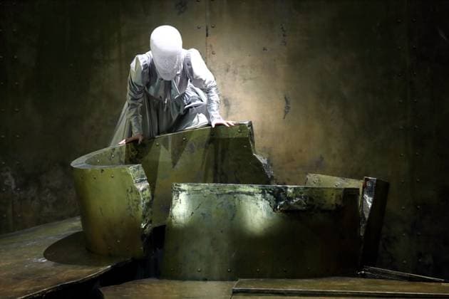 Nicole Chevalier (als Salome) während der Fotoprobe für Salome in der Komischen Oper im Schillertheater in Berlin, 19. November 2025. Musikdrama in einem Aufzug von Richard Strauss. Musikalische Leitung James Gaffigan. Inszenierung Evgeny Titov. Bühne Rufus Didwiszus. Kostüme Esther Bialas. Premiere ist am 22. November 2025. Komische Oper Berlin Salome