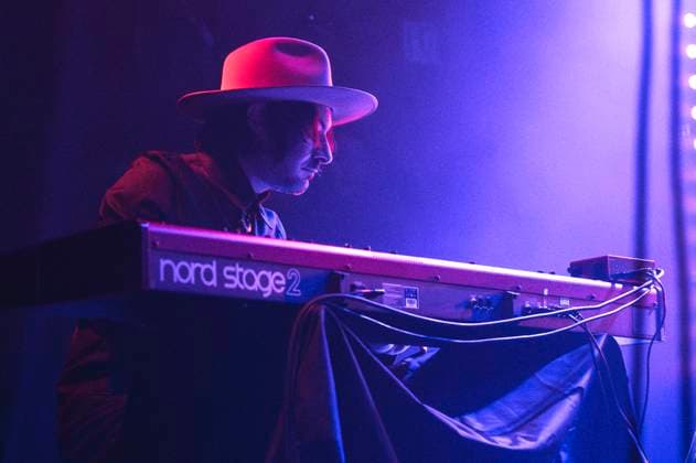 Alessandro Asso Stefana live bei einem Konzert der The Tomorrow Man -Tour von Micah P. Hinson im Monk Club. Rom, 19.11.2025