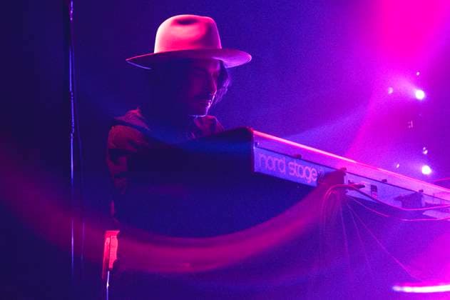 Alessandro Asso Stefana live bei einem Konzert der The Tomorrow Man -Tour von Micah P. Hinson im Monk Club. Rom, 19.11.2025